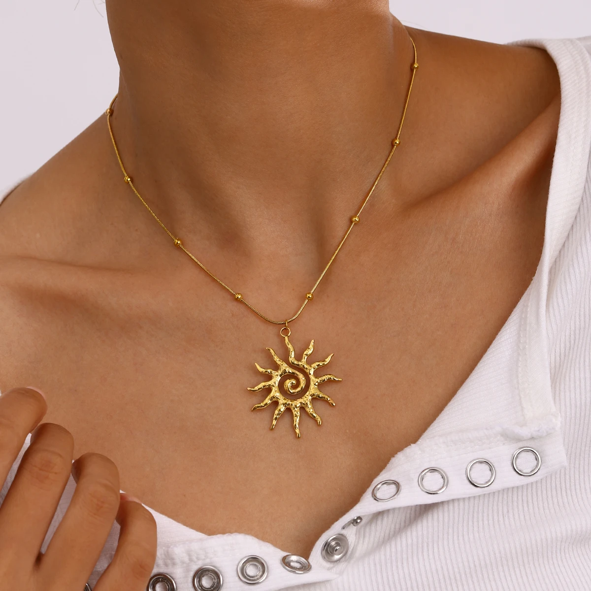 Youthway Versatile Chic Gold Plated Stainless Steel Hollow Sun Pendant Necklace For Women Waterproof Jewelry New Arrival Gift