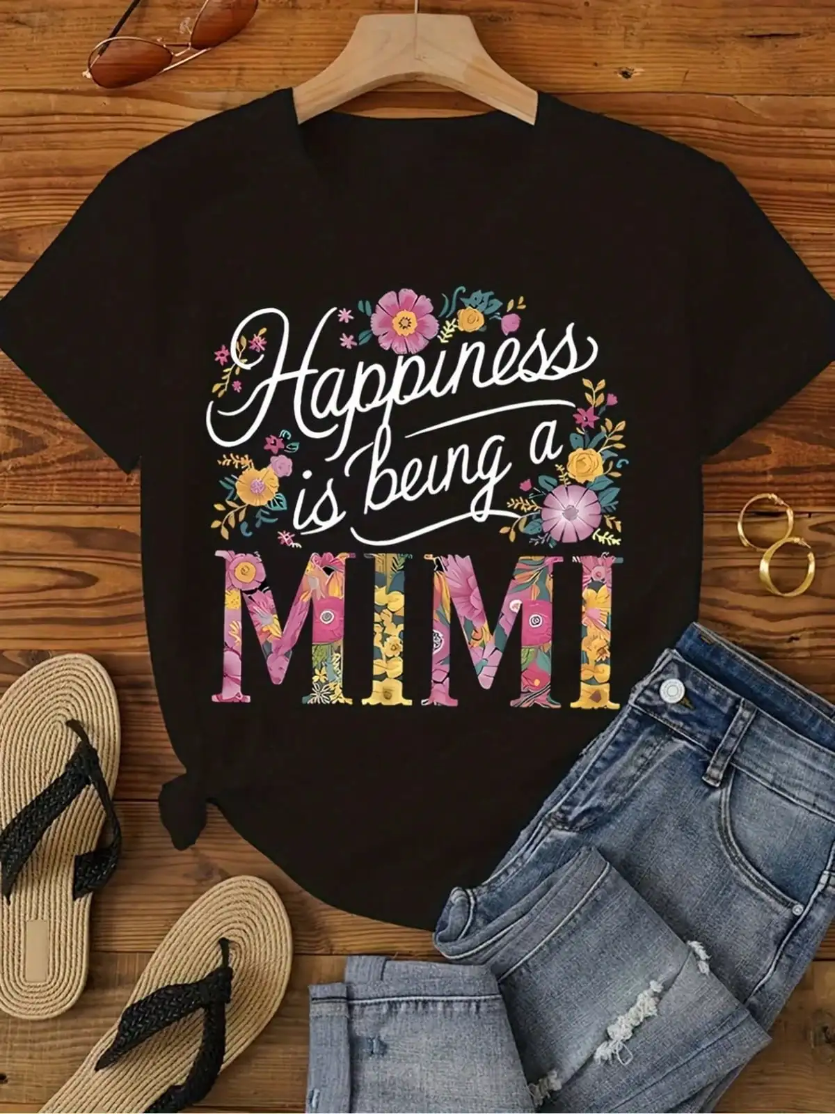 Camiseta de manga corta para mujer Mimi Gift para el Día de la Madre - La felicidad es ser Mimi - Top informal negro con estampado floral y letras - Lavable a máquina - Camiseta de primavera y verano - Entrega desde almacén local - Algodón suave y cómodo - Disfruta de descuentos especiales - Ideal para el este de Estados Unidos