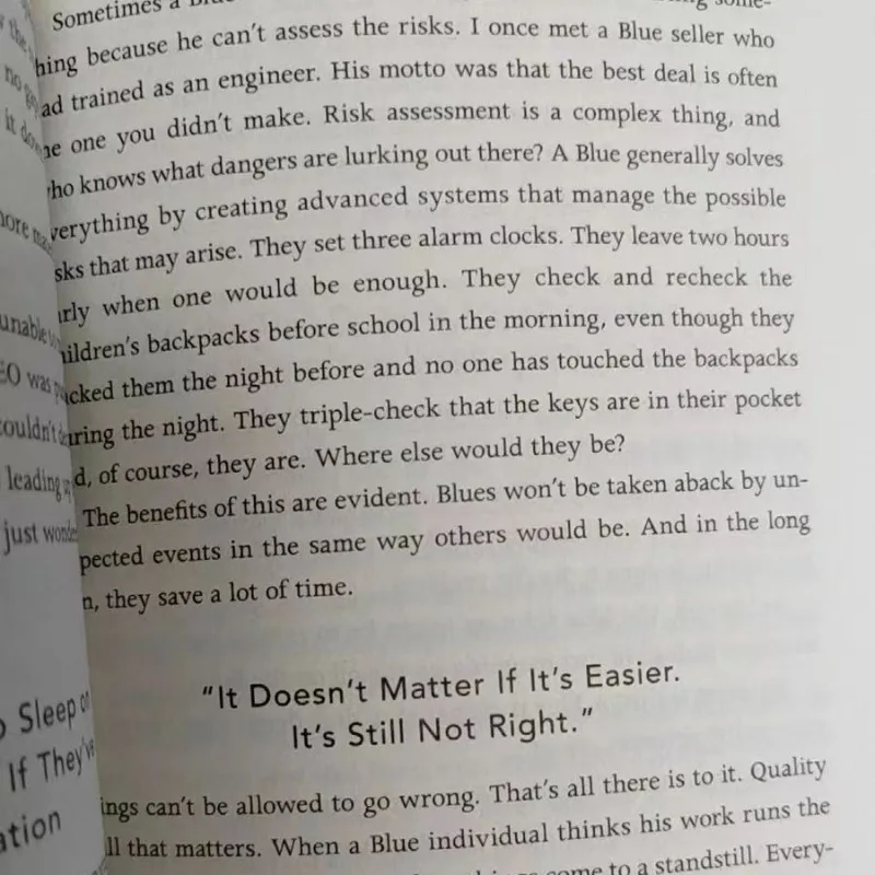 محاط بالبلهاء أنواع السلوك البشري الأربعة بقلم توماس إريكسون الكتاب الإنجليزي كتاب الرواية الأكثر مبيعا