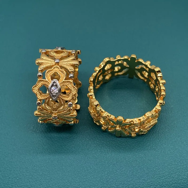 

Geometric Hollow Four Leaf Clover Ring for Women 18K Gold Plated Diamond Embedded Vintage Court INS Style Fashion Jewelry