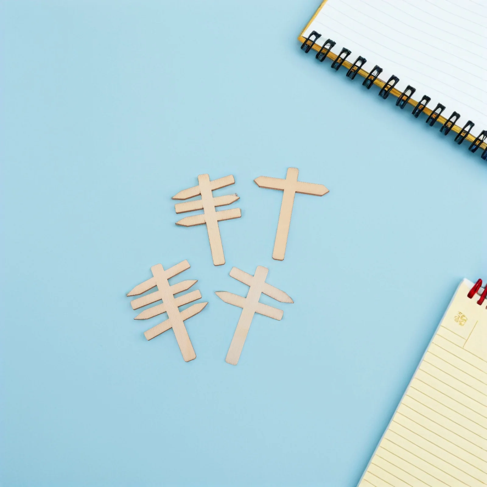 

50Pcs Mini Road Sign Decorative Plaques Wooden Street Signs for Kids Educational Dollhouse Scenery Props Dollhouse Scenery Props