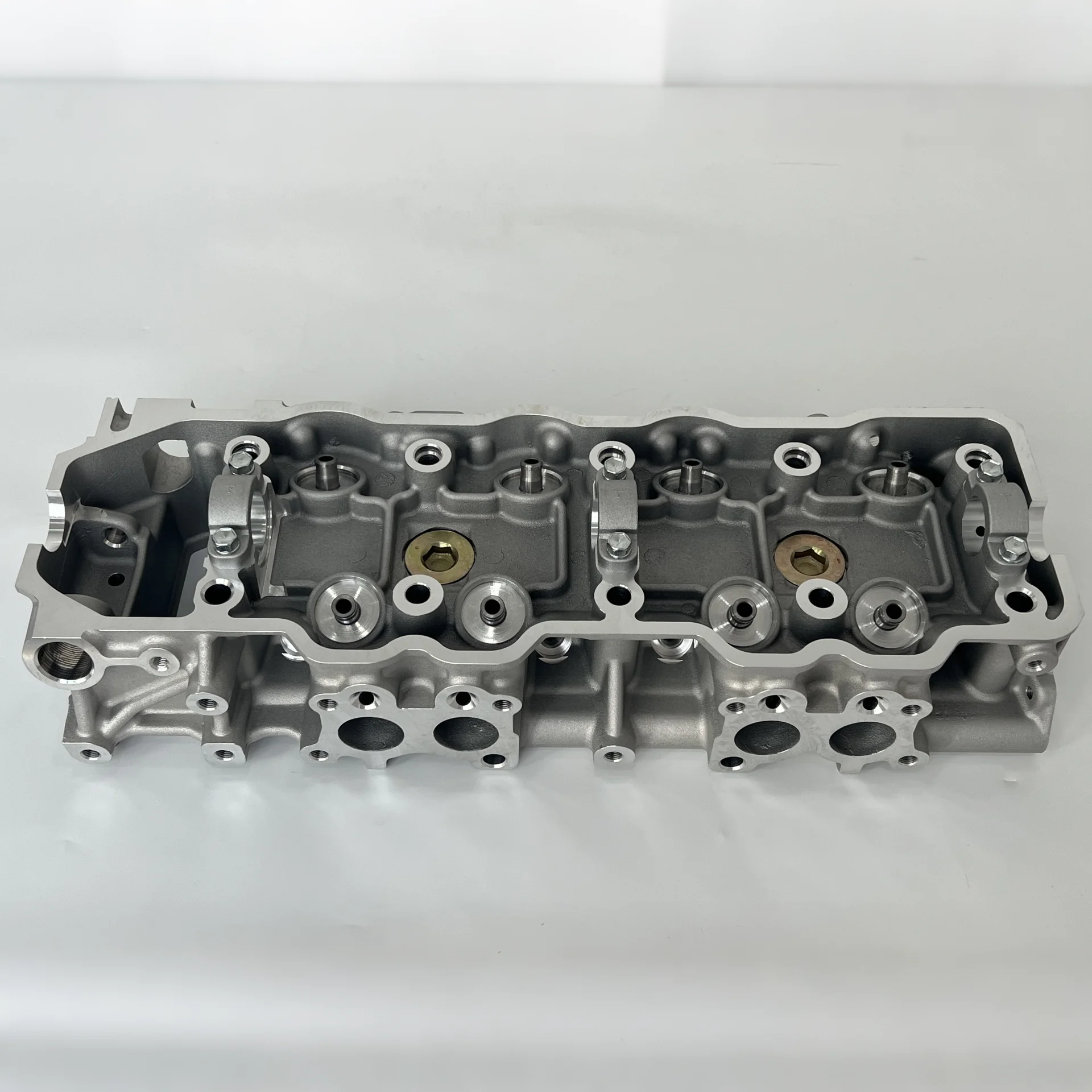 Engine Cylinder Head - قطع غيار محرك السيارة، رأس الأسطوانة