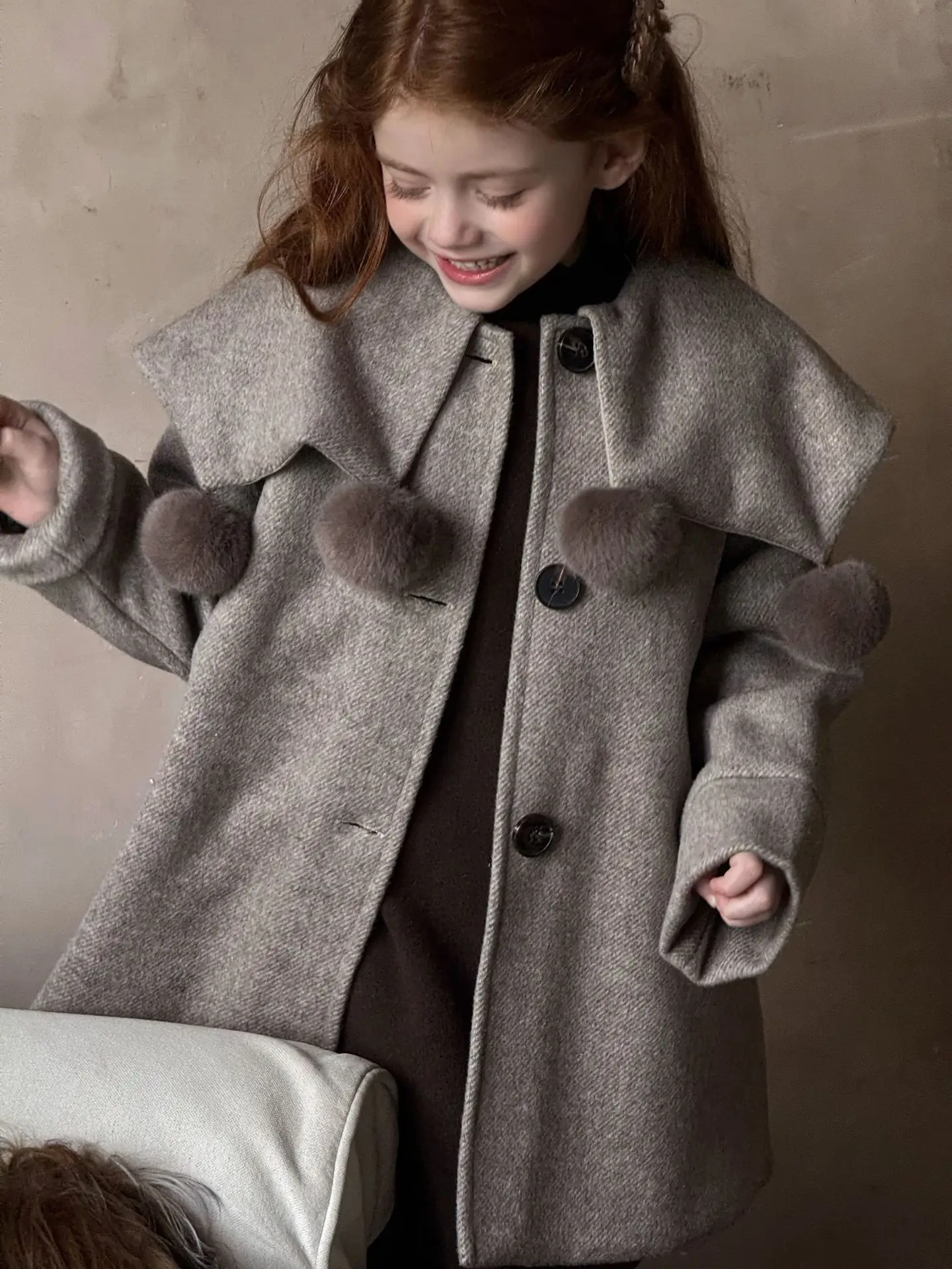 ملابس أطفال جديدة لخريف وشتاء 2025 معطف صوف قطني 50 للفتيات كرة صوف كبيرة بياقة مقلوبة معطف صوف سميك #6