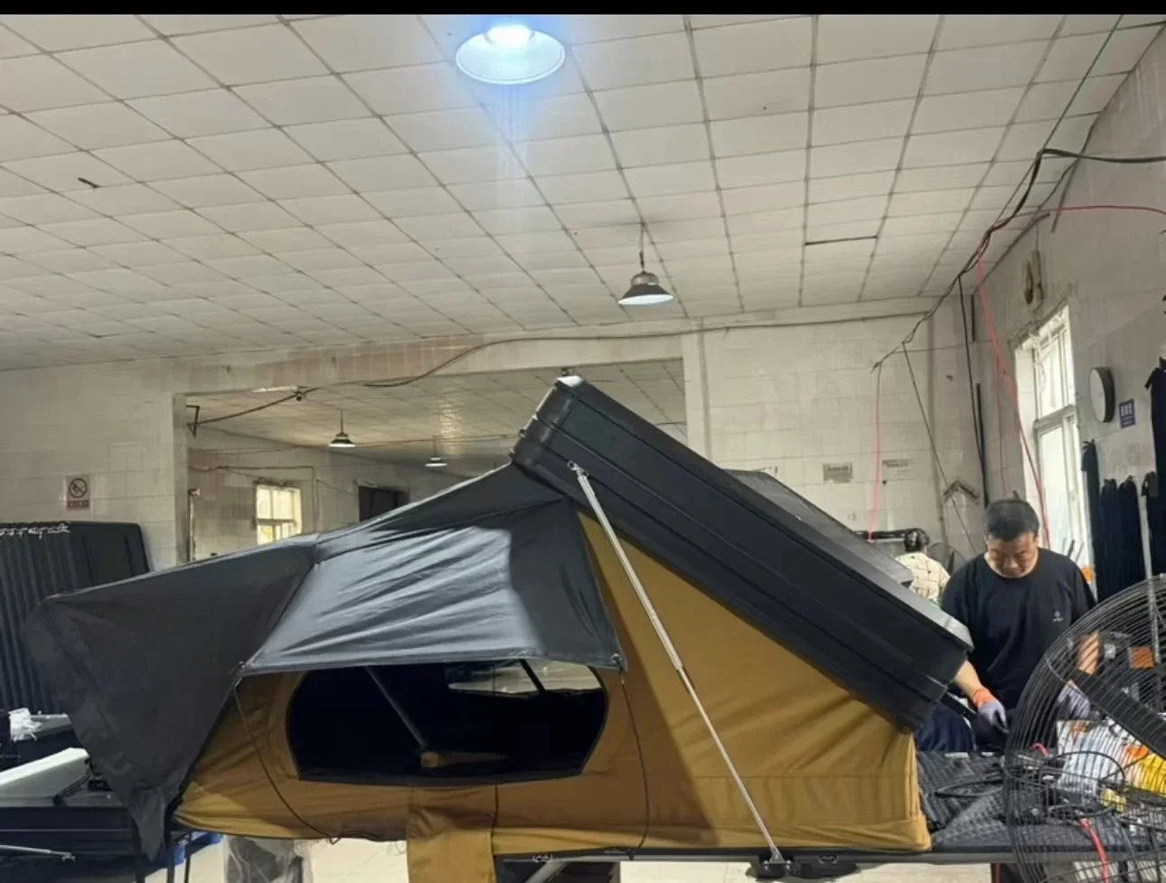 Aluminum Roof Top Tent Car Rooftop Tent Triangle Clam Shell Hard Shell Top Roof Camping Tent