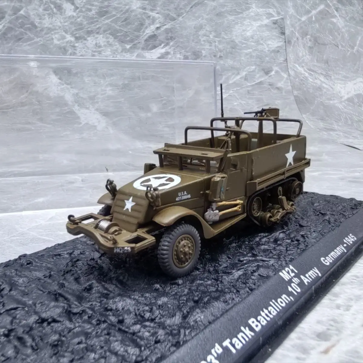 

Модель американского гусеничного минометного автомобиля M21 1945 года (основной корпус + пластиковые детали) в масштабе 1/72