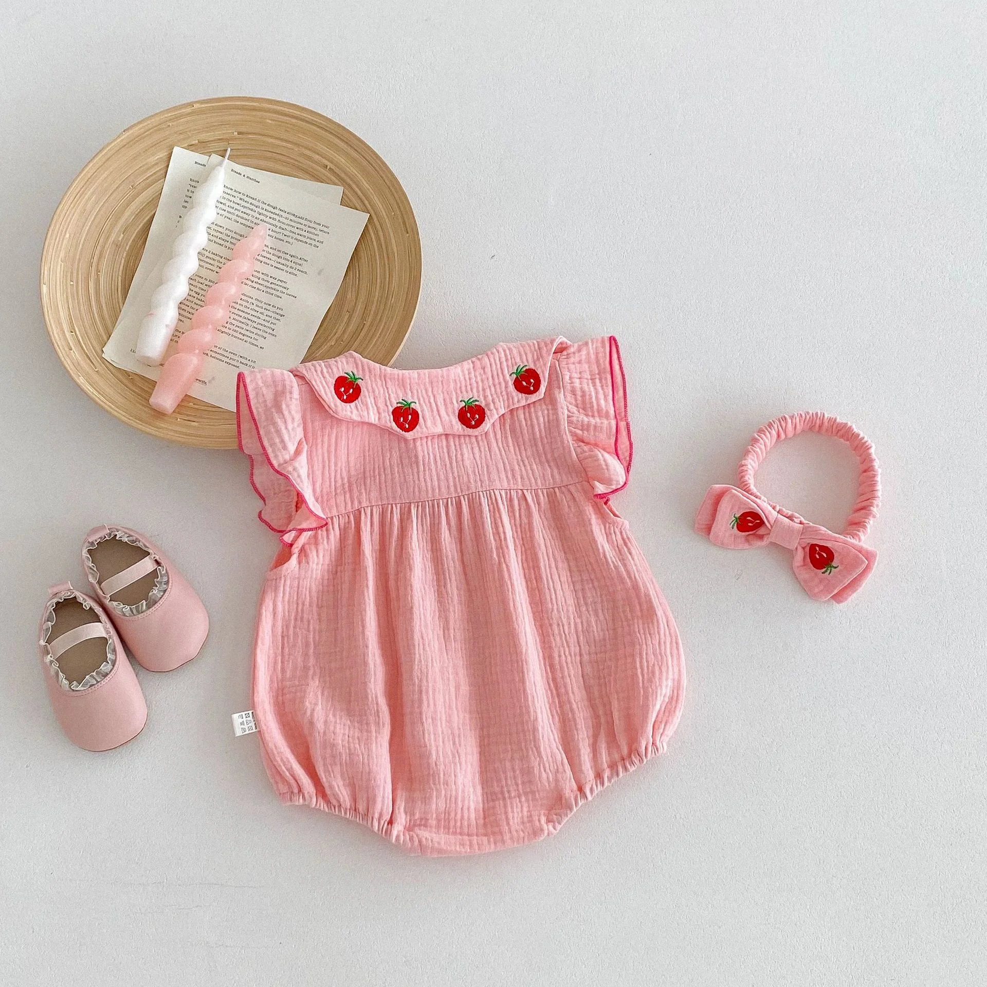 Korean Style Summer Baby Girl Comfortable and Cute Strawberry Lapel Jumpsuit, Baby Girl Flying Sleeve Fashion Jumpsuit with Bow Hair Accessory