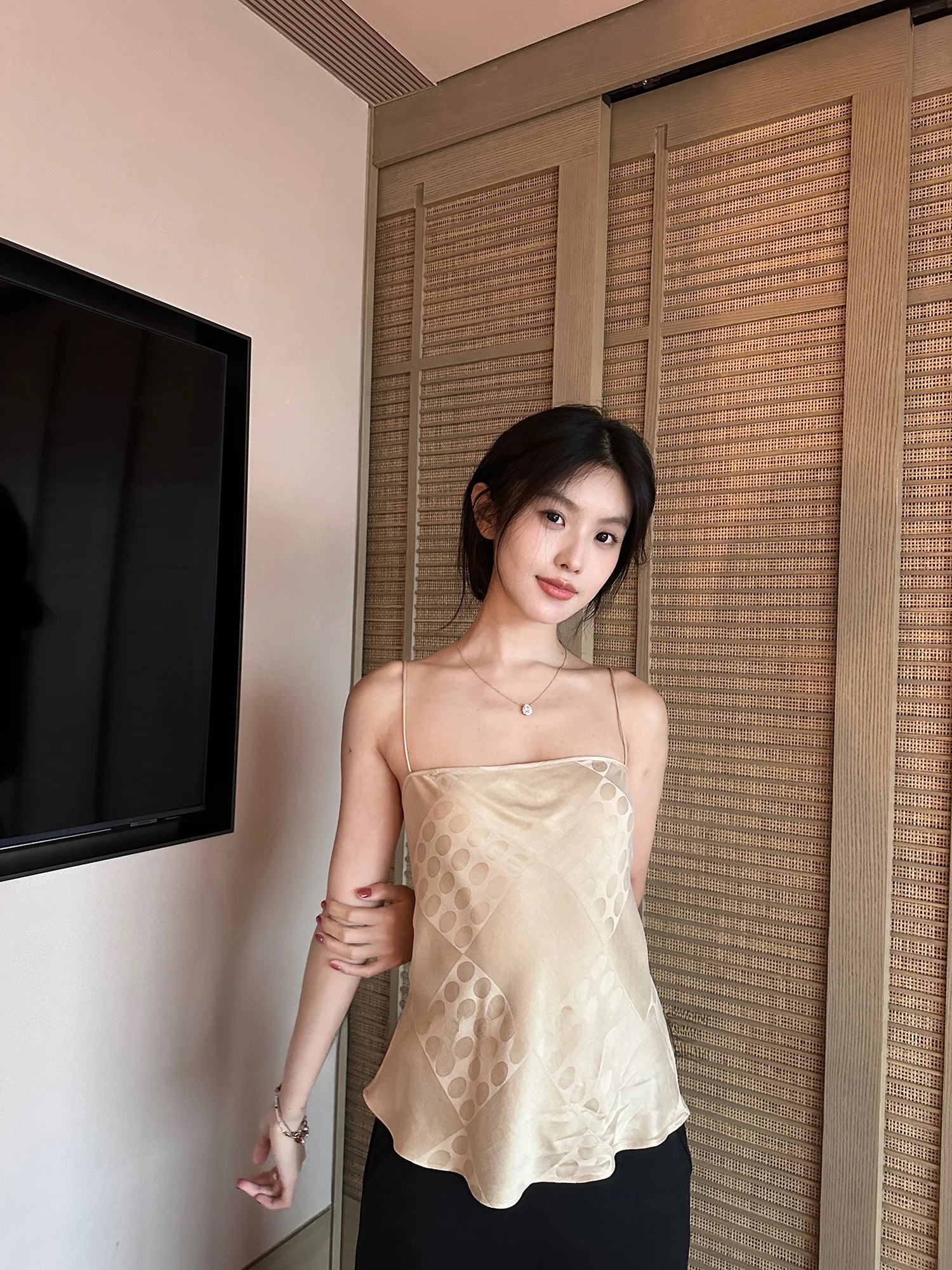 

Новый китайский модный комплект из шелка (55% медно-аммиачный шелк, 45% хлопок) с клетчатым узором и асимметричным кроем для женщин