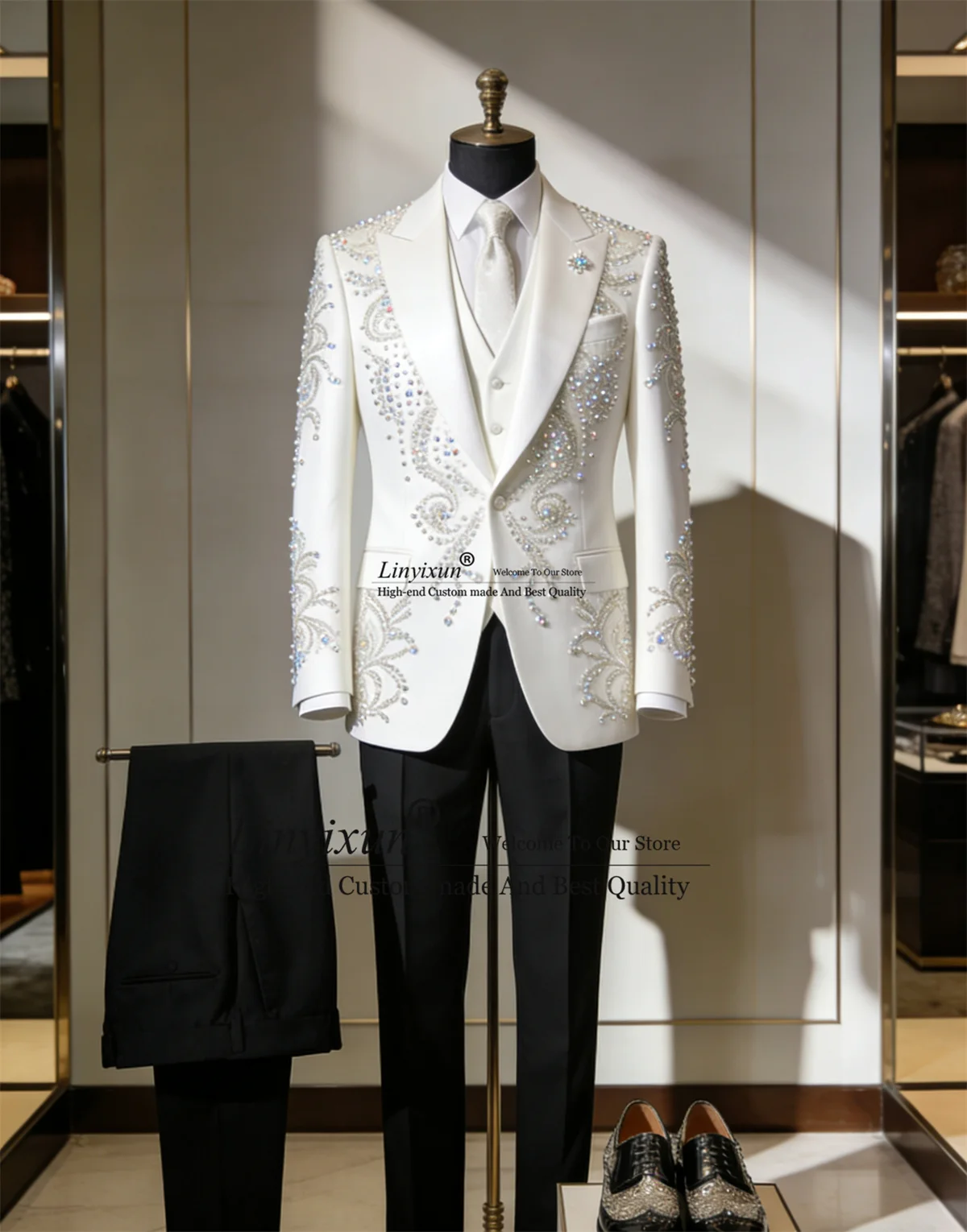 

Handsome Slim Fit Men Suits Customized Wedding Tuxedos 3 Pieces Sets Party Groom Blazers Ornament Diamond Costume Homme Outfit