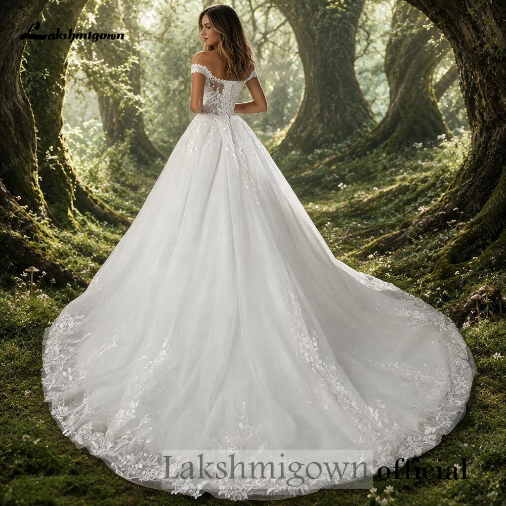 Romantisches Brautkleid mit freiem Schulterbereich, A-Linie, tiefem V-Ausschnitt, Spitze, Glitzer und Tüll, Hofschleppe, für den Außenbereich, nach Maß. – Detail 8