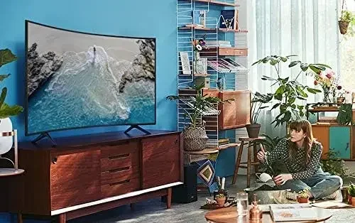 سلسلة كريستال UHD TU8300 مقاس 55 بوصة - تلفزيون ذكي منحني بدقة 4K UHD مع Alexa مدمج (UN55TU8300FXZA)