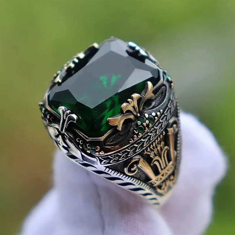 Men's luxury ring inlaid with jade retro domineering ring attended the banquet party jewelry.