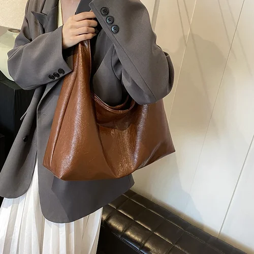 Imagen 2 del producto Diseño LEFTSIDE, bolsos Hobo grandes de cuero PU para axilas, bolso de hombro de invierno para mujer, nueva tendencia 2024, bolsos y monederos Y2K