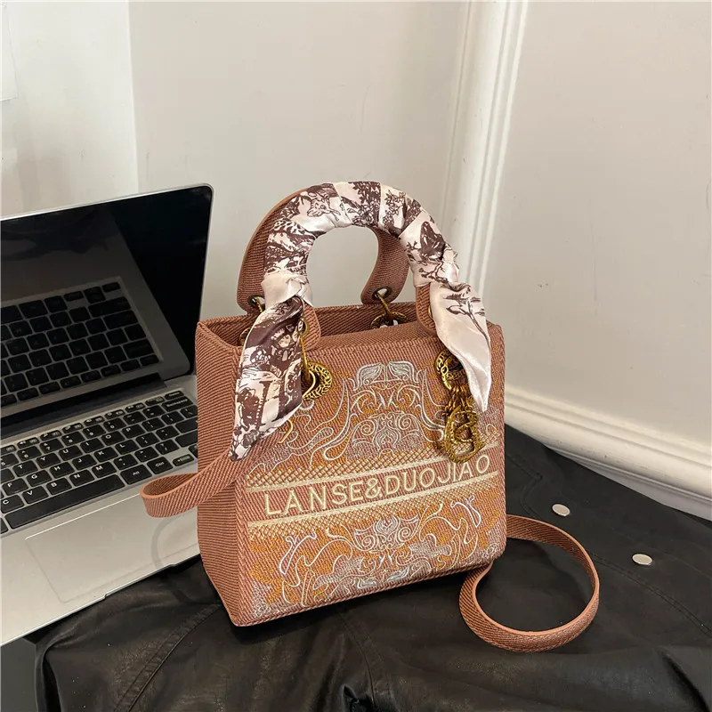 

Elegant Small Female Bag Handbag Portable Evening Clutch Versatile Luxury Design For Fashion Ladies