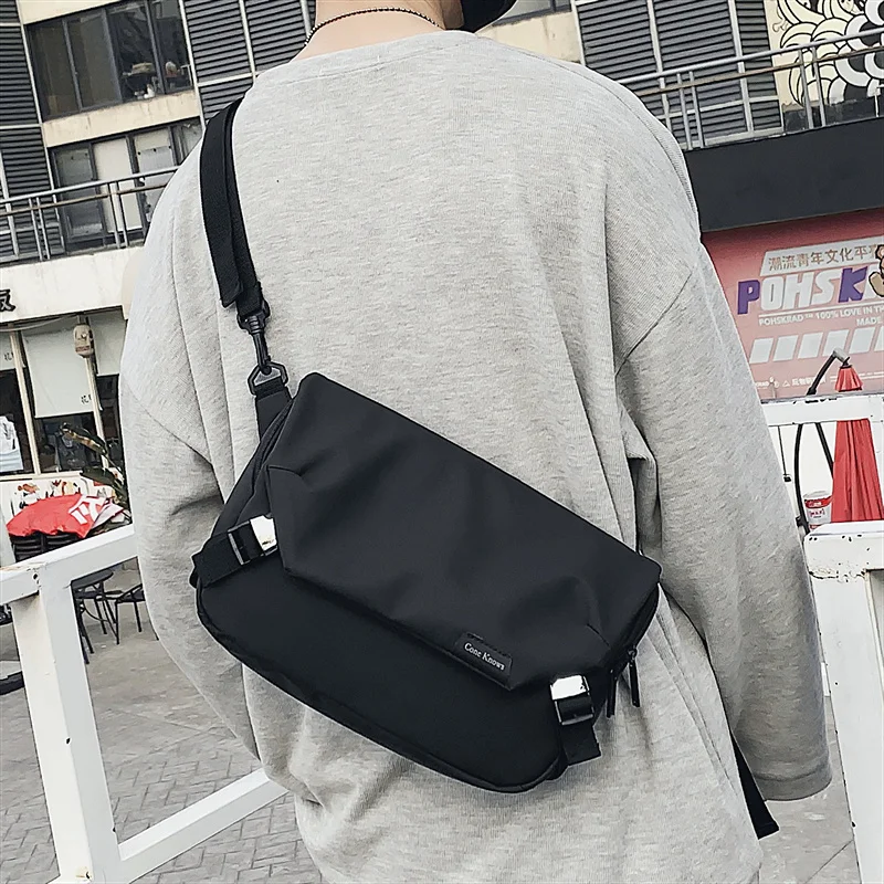 Borsa da uomo Casual a tracolla nuova tendenza spalla tinta unita stile coreano semplice Messenger tutto-fiammifero