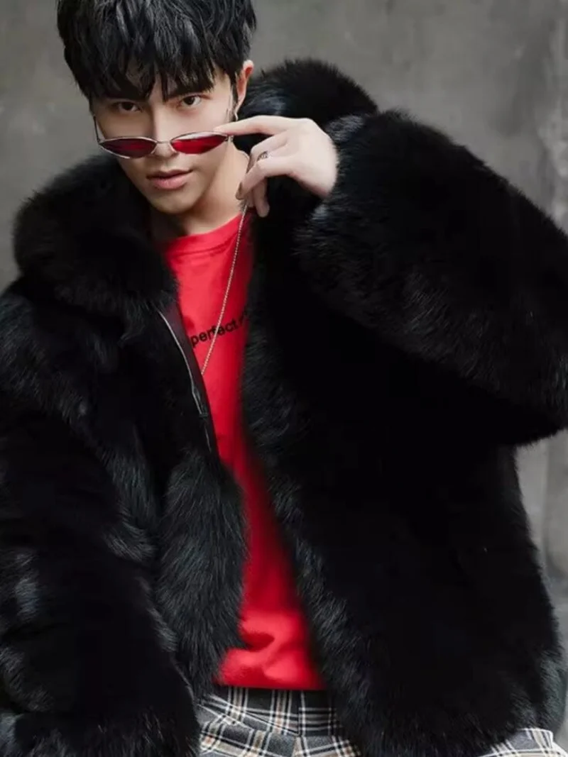 

2025 Осень Зима Новое мужское пальто с капюшоном из лисьего меха Модное легкое роскошное теплое пальто Утолщенное удобное меховое пальто Мужское коричневое искусственное меховое пальто