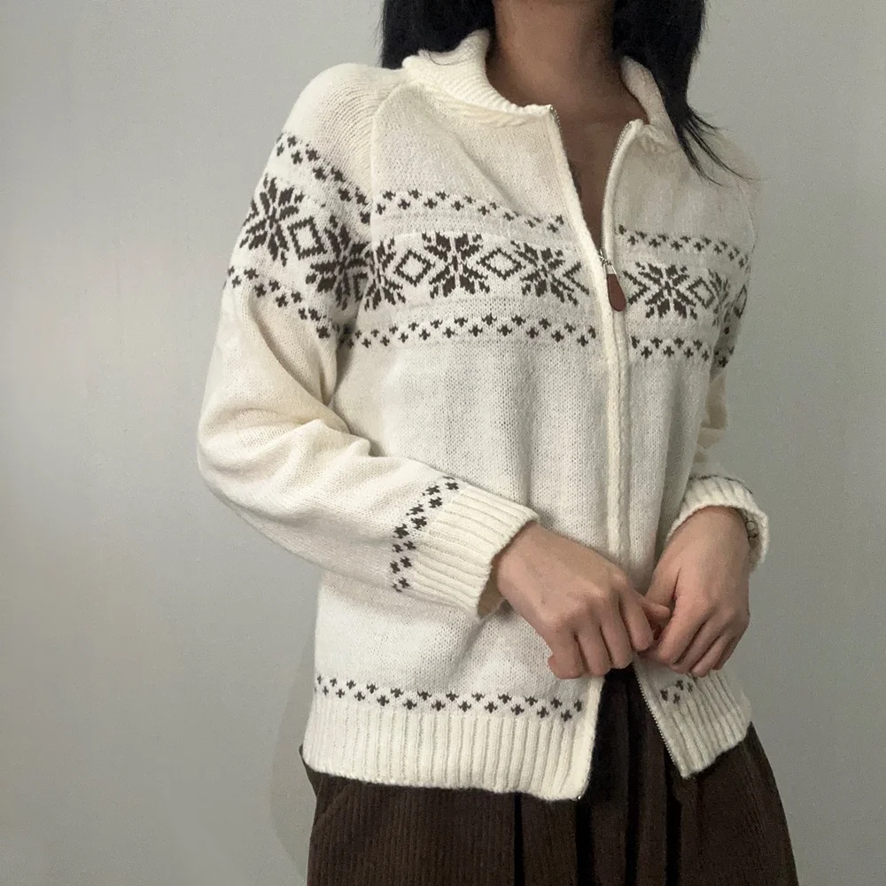 Sapporo copo de nieve tejido con cremallera ropa de abrigo nórdica 3 colores acogedor cárdigan elegante suéter de mujer cuello redondo Nagrang mujer marfil Sora gris primavera Otoño Invierno Top