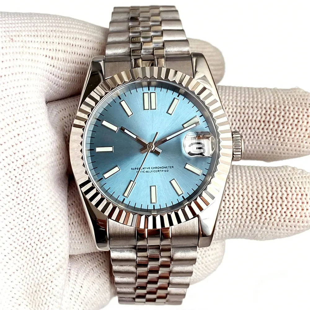 

Мужские часы Tandorio Ice Blue 36 мм/39 мм с рифленым безелем, сапфировым стеклом, водонепроницаемостью 20 BAR, автоматическим механизмом NH35A, светящимися элементами.