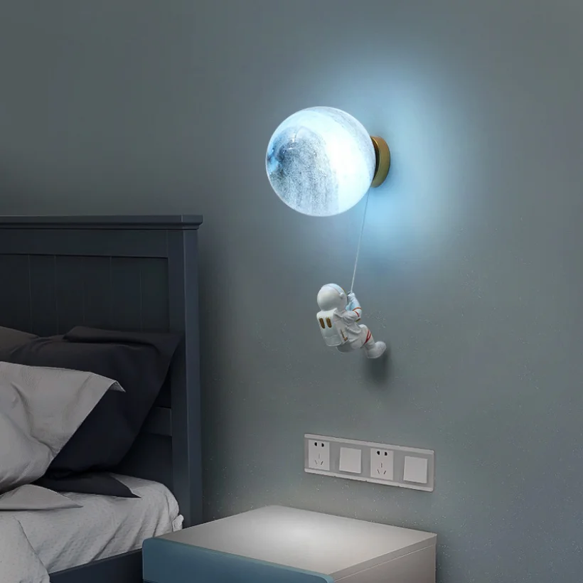 Novelty Children Wall Sconce Light Kids Planet Lamp for Bedroom Bedside Modern Lighting Astronaut Decoration Nordic Glass Ball