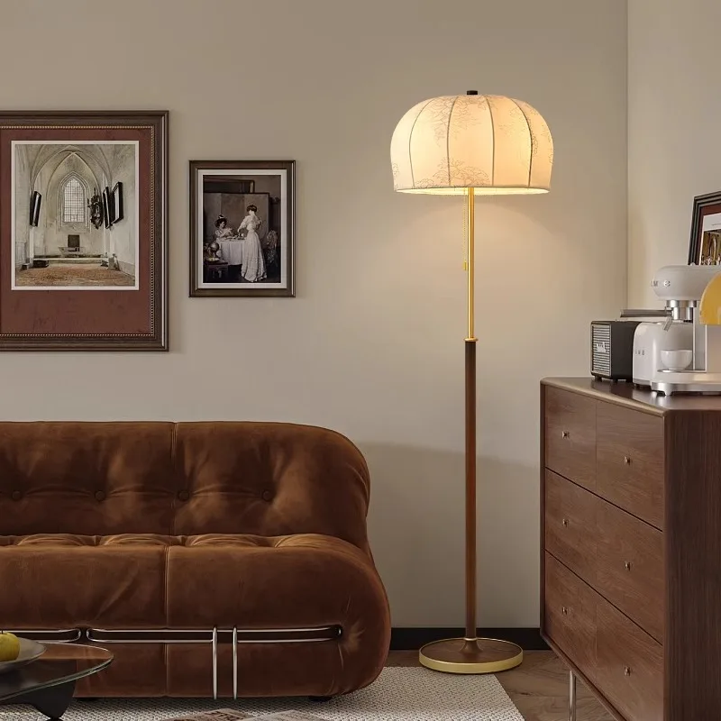 縦型テーブルランプ、北欧のハイエンドセンススタディ、寝室のアンビエントライト