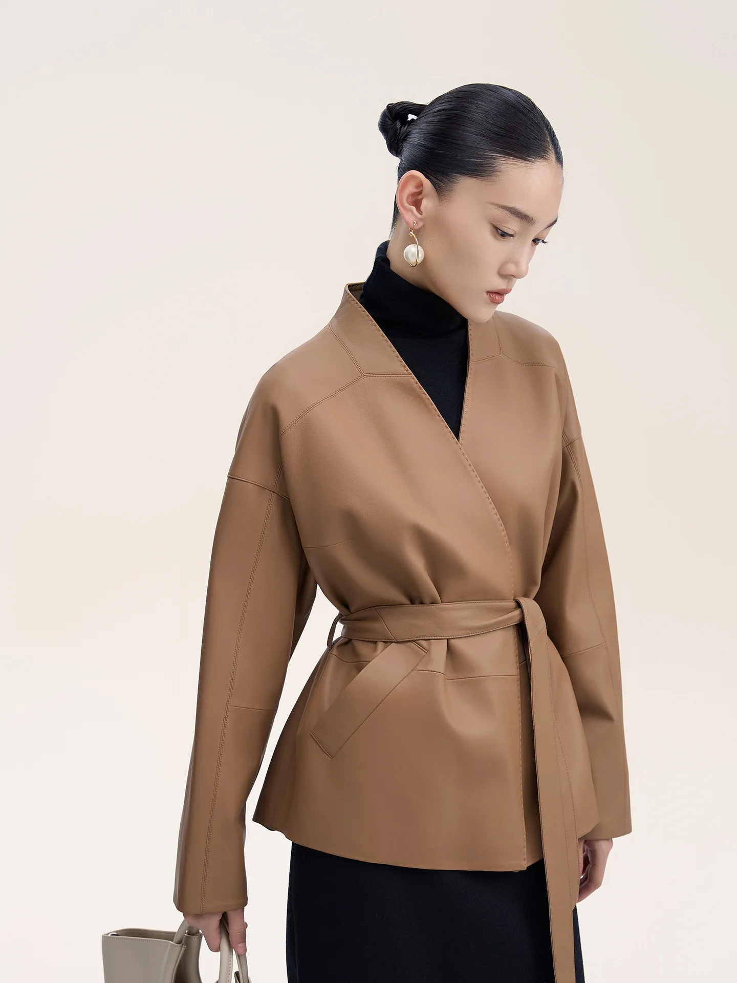 Women's Casual Versatile Genuine Sheepskin Coat Top Grain Leather Warm Fashionable Outerwear for All Seasons