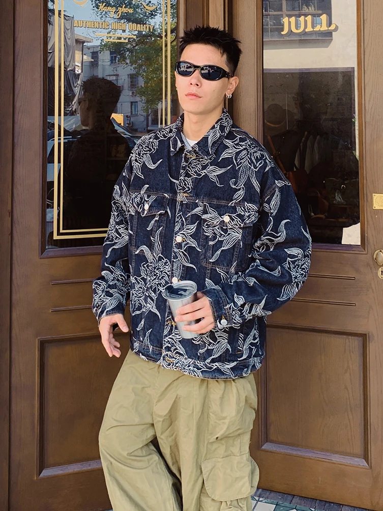 

Мужская джинсовая куртка большого размера в американском стиле, осенняя, с цветочным принтом, длинными рукавами, в стиле ретро, молодежная, модная, свободного кроя, немнущаяся