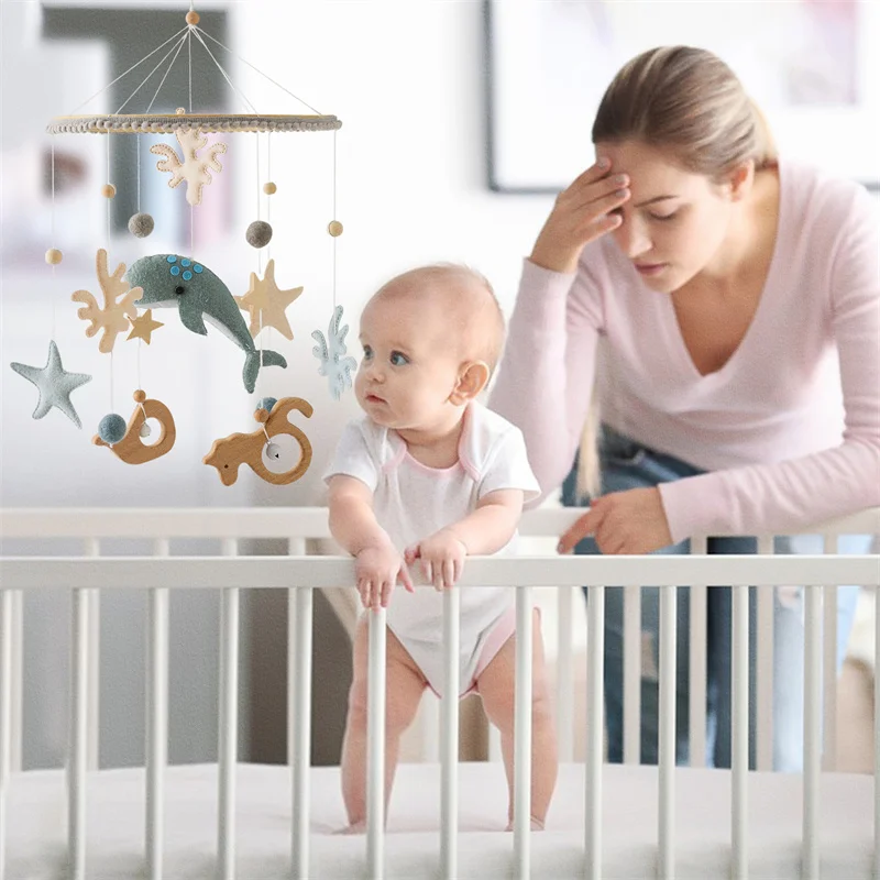 Kerincingan bayi kayu bahan kayu, hadiah mainan braket gantung kartun paus laut kerang awan gantung liontin tempat tidur mobil