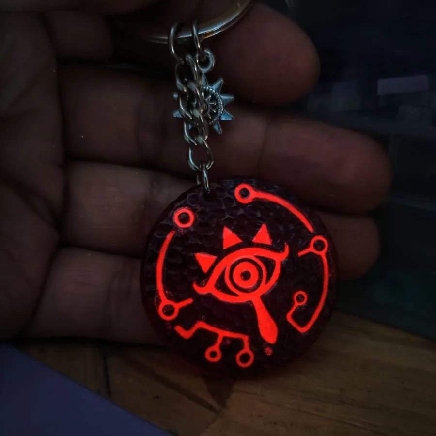 The eyes of The Sheikah Pendant Key Chains Zeldas key ring Glow In The Dark Charming