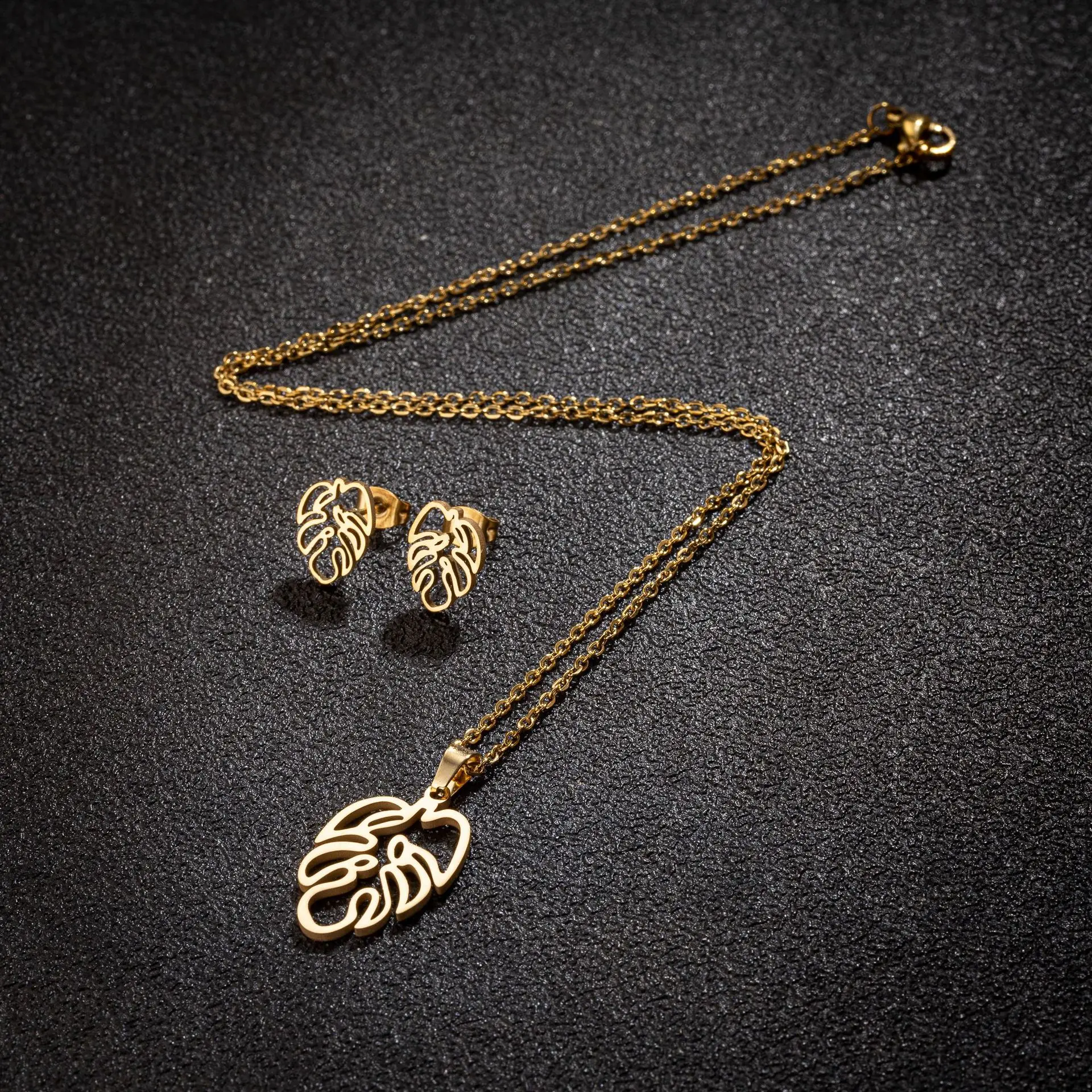 2024 New fashion stainless steel Bohemian palm leaf pendant earrings necklace jewelry set earrings clavicle chain three-piece se