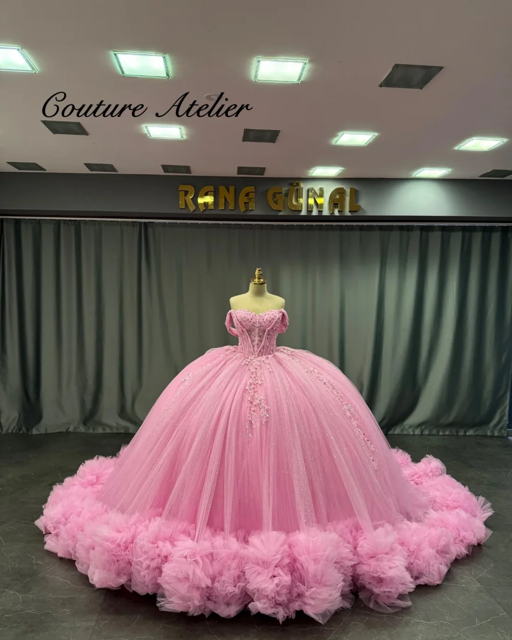 

Exquisite Pink Sweet 16 Quinceanera Dresses Rhinestones Corset Applique Ball Gown With vestidos xv años nuevos Customized