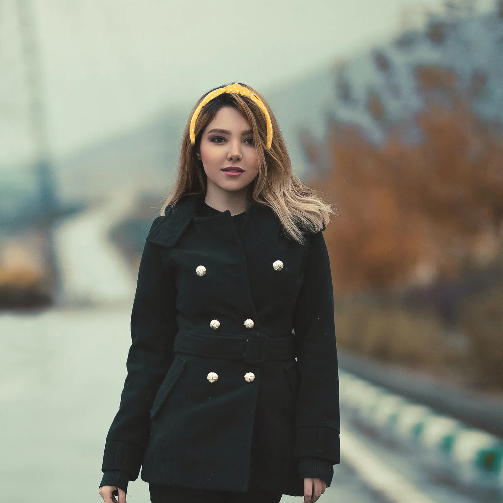 

Стильная желтая повязка на голову в горошек с широкими полями, тканевая повязка для волос для женщин и девочек, разные стили, нескользящая, легкая, удобная, для создания образа