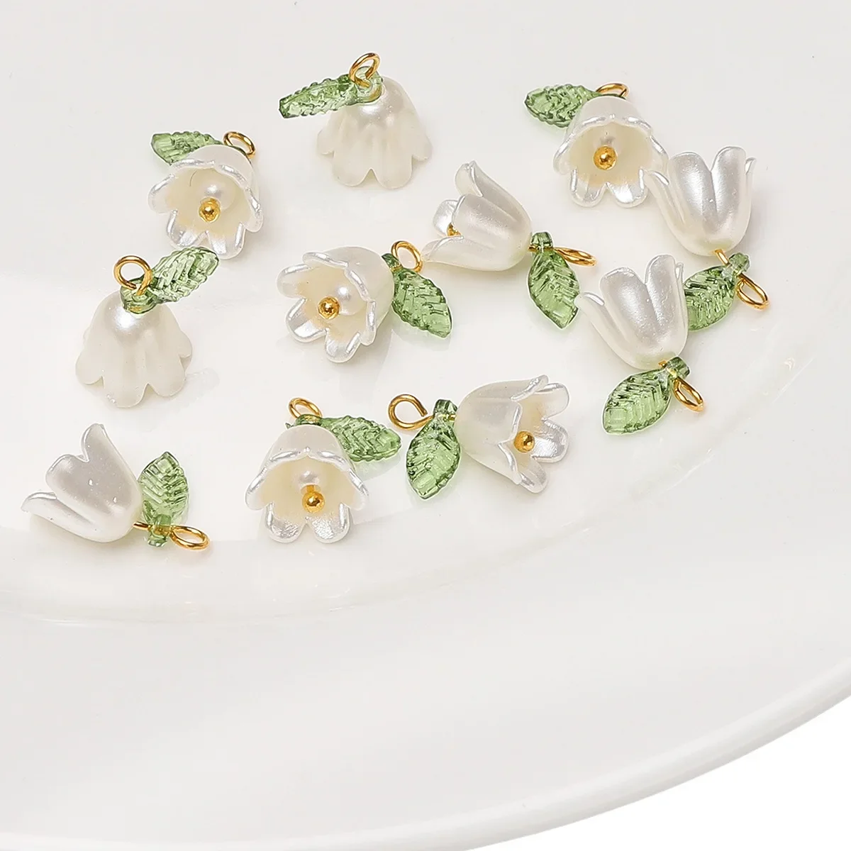 ZW14 2Pcs 11x14mm New Acrylic Sweet Lily of The Three-dimensional Valley Minimalist Accessory Polychrome Beads Handcrafted DIY