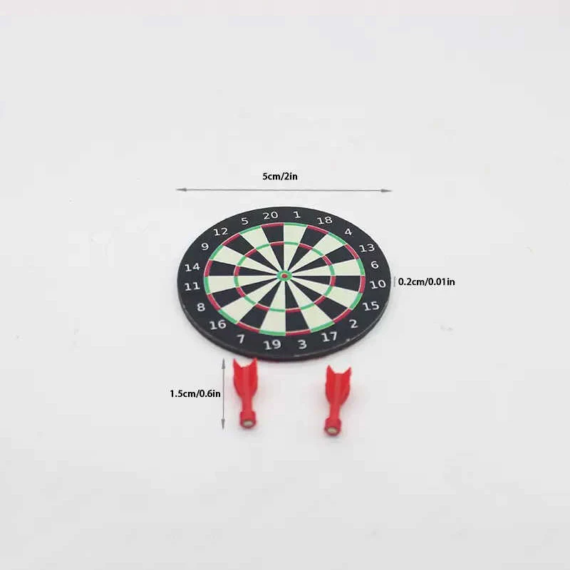 Doll House Miniaturas Dart Board; Miniature Dollhouse Game Set; Pretend Play Toy; Home Decor Accessories.