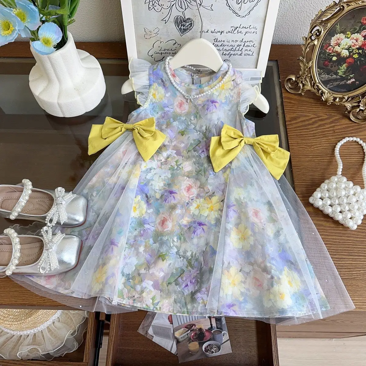 Freizeitkleider für Mädchen, Blumen-Prinzessinnenkleid mit Schleifenakzenten und Netzdetails – Blumenmädchen-Partykleid