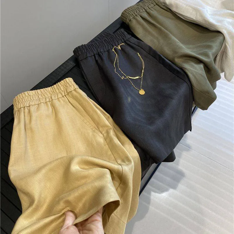 

Новые летние женские шорты 2026 года: французский стиль, простой крой А-силуэта, эластичный пояс, повседневные, однотонные, свободные, универсальные шорты-бриджи