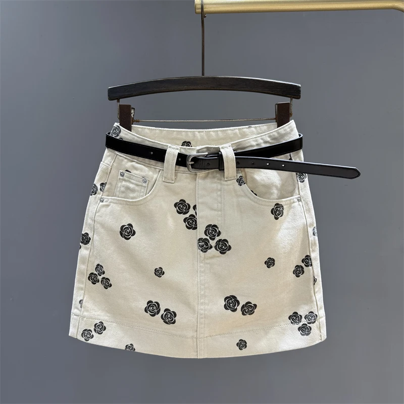 Simple apricot floral half skirt women in autumn 2025 high waist slimming versatile A-line hip hugging short skirt