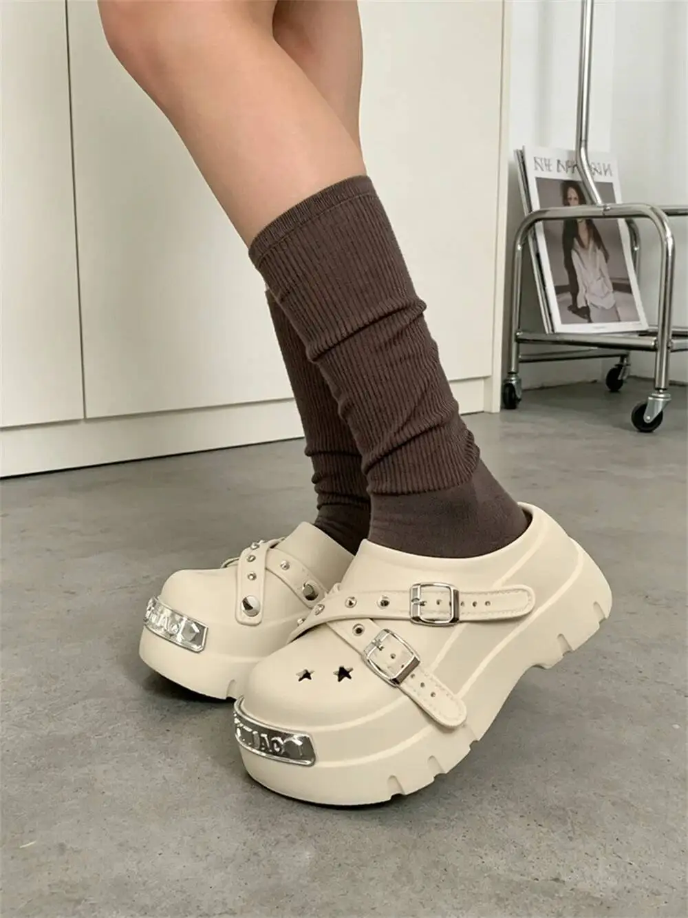 Women Garden Shoes 2026 New Women Punk Rivet Thick Platform Clogs With Arch Support Fashion Closed Toe Slides Non Slip Outdoor
