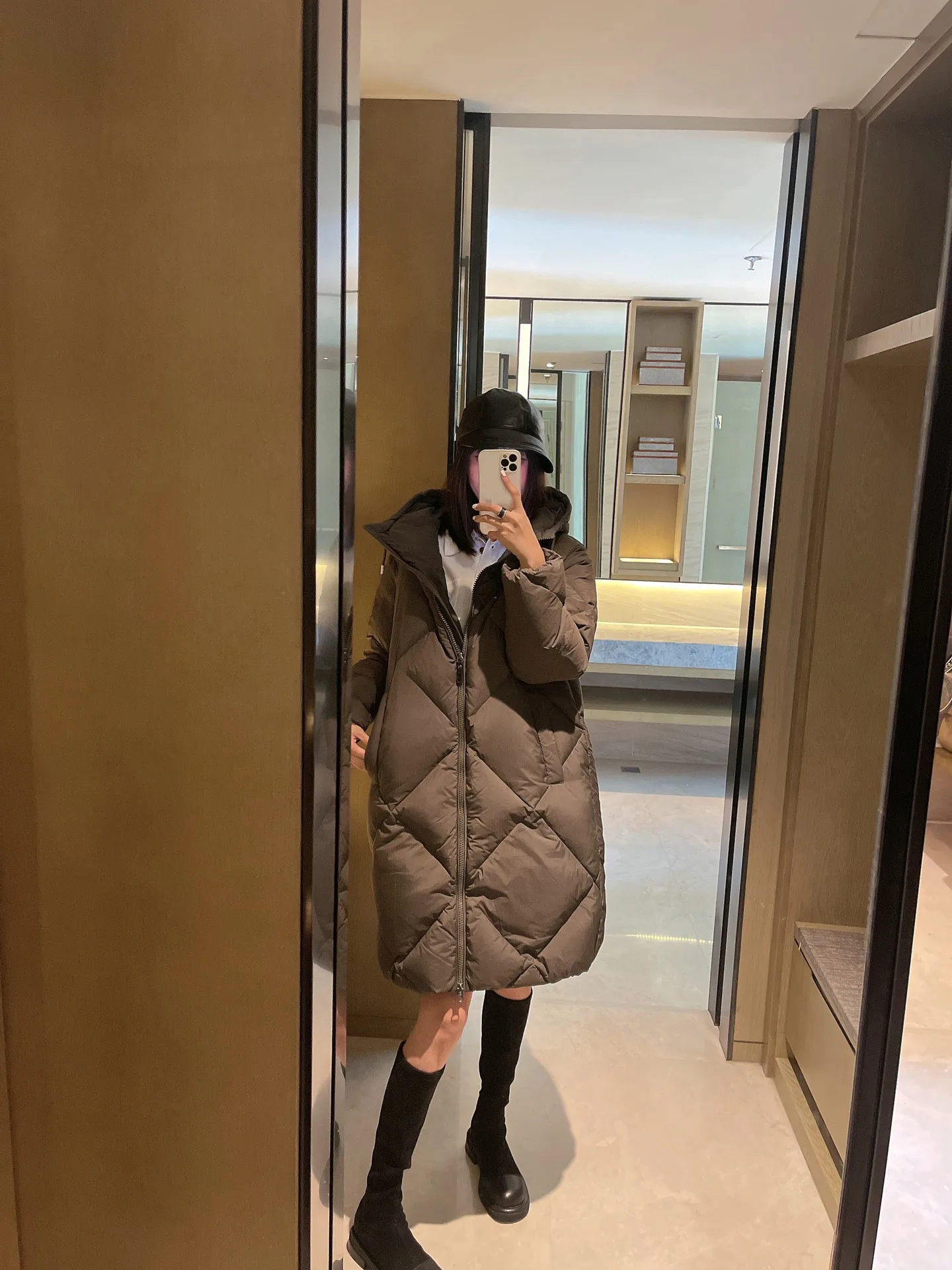 2025 Women's Clothing High quality diamond check hooded down jacket 1102