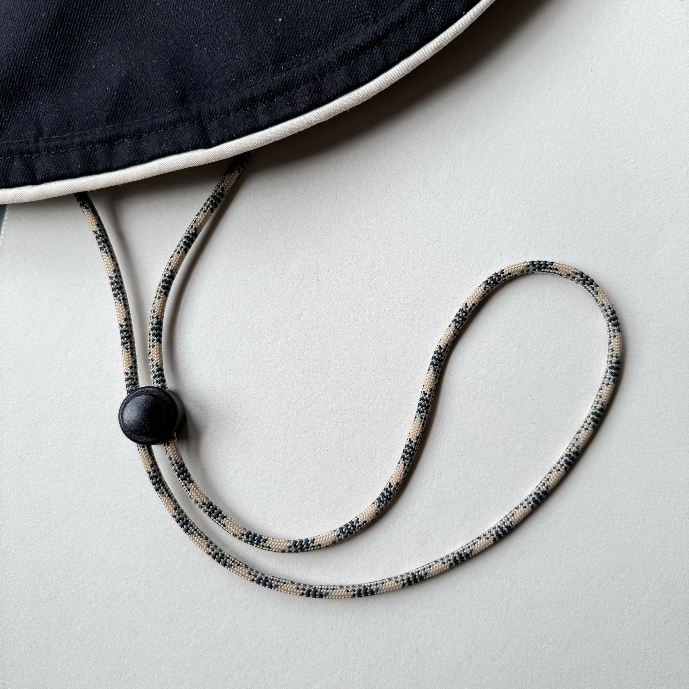 

Invisible Anti-Loss Windproof Rope Hat ing Sunade Fiing Cap Strap Banana Le Hat Hanging Rope Creative DIY Accory