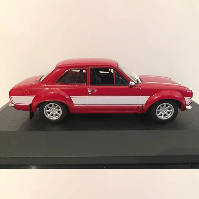 Scala 1:43 Escort RS 2000 MKi 1974 Simulazione Modello di auto in lega Display statico Giocattolo da collezione Regalo Decorazione souvenir