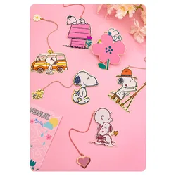 Peanuts Snoopy segnalibro in metallo Charlie Brown Anime Figure Metal collectizes Cute Stationery Toy bambini compleanno regalo di natale