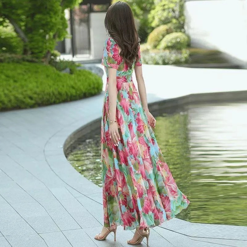 Sukienka maxi z szyfonu w stylu boho z kwiatowym nadrukiem, letnia moda damska, dekolt w serek, krótki rękaw, pasek, tunika z wiązaniem, duża rozkloszowana sukienka plażowa.