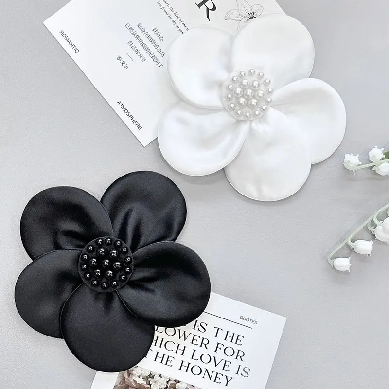 20 Stück einfarbige 3D-Satin-Blumenapplikationen zum Basteln, mit Perlen verziert, für DIY-Stoffaufkleber, Broschen, Schuhe, Hüte, Pullover-Dekoration, Aufnäher – Detail 1