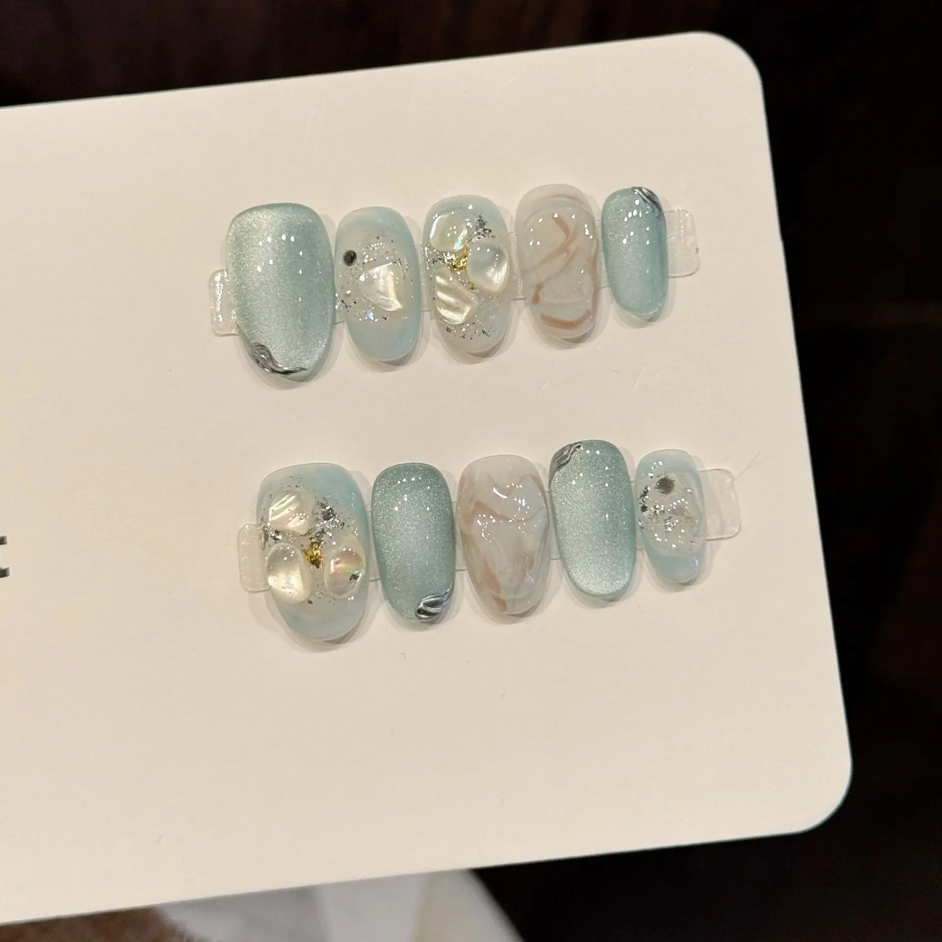 

10 шт., короткие овальные ногти ручной работы, блестящие светло-голубые кошачьи глаза, жемчужный бриллиант, дизайн, накладные ногти, носимые ногти, художественный наконечник