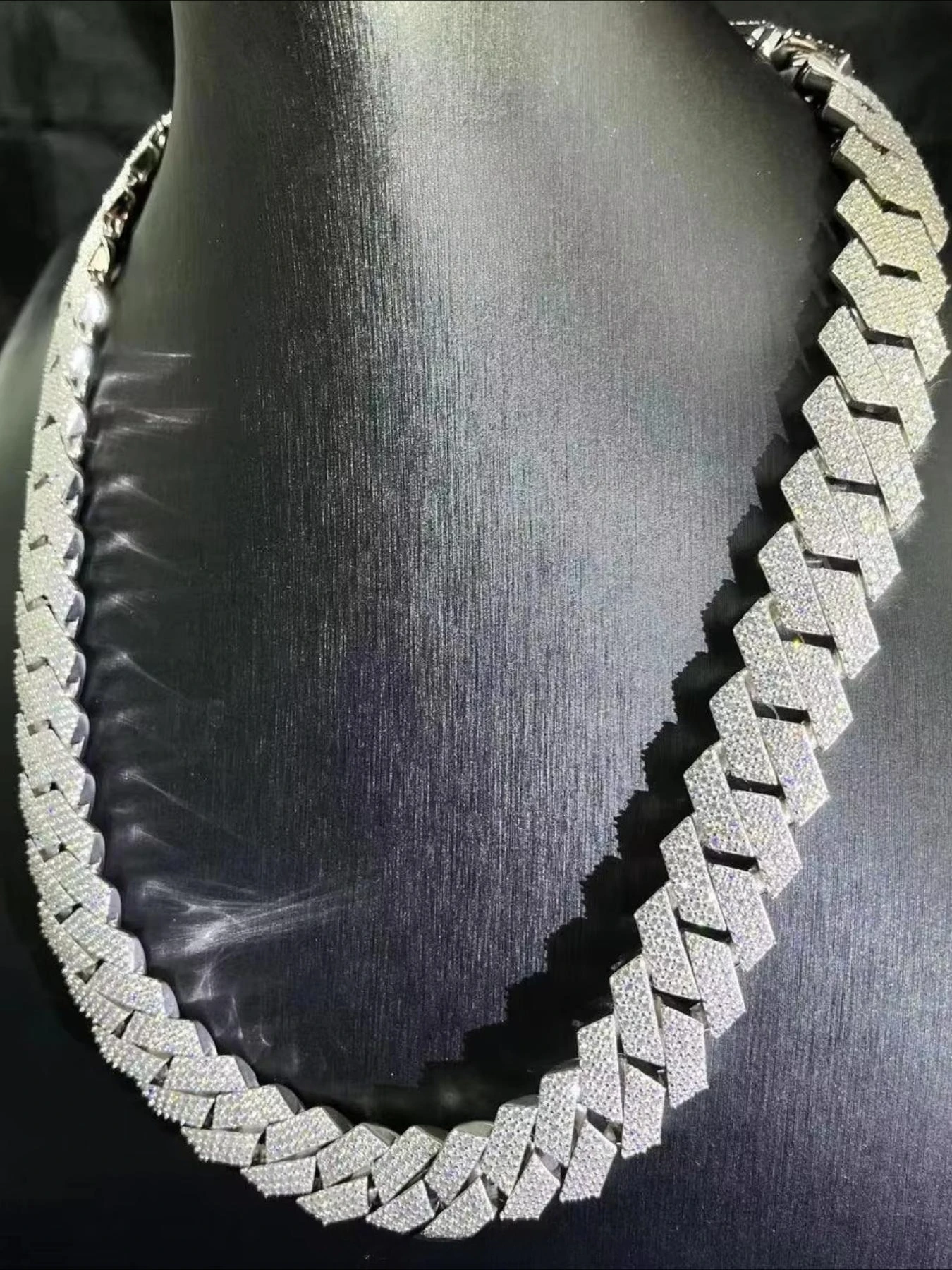 Heavy-duty Stylish Cuban Link Iced-out Luxury Cuban Chain, Trendy Hip-hop Style with 20mm 4 Rows Ice Diamonds Cuban Chain,