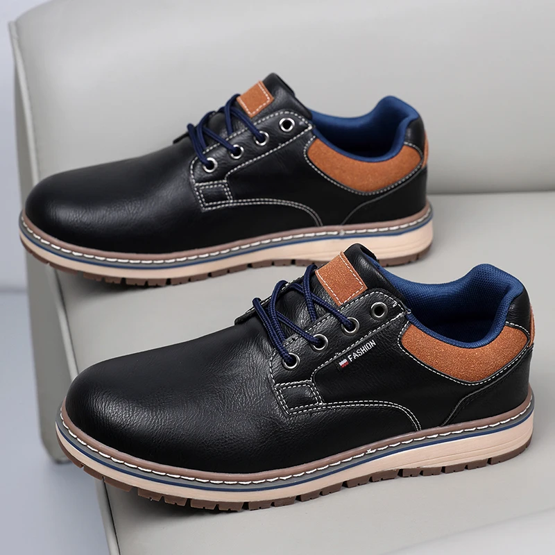 

Мужские деловые повседневные туфли с текстурированной глянцевой поверхностью, простые и стильные, подчеркивающие присутствие на рабочем месте.