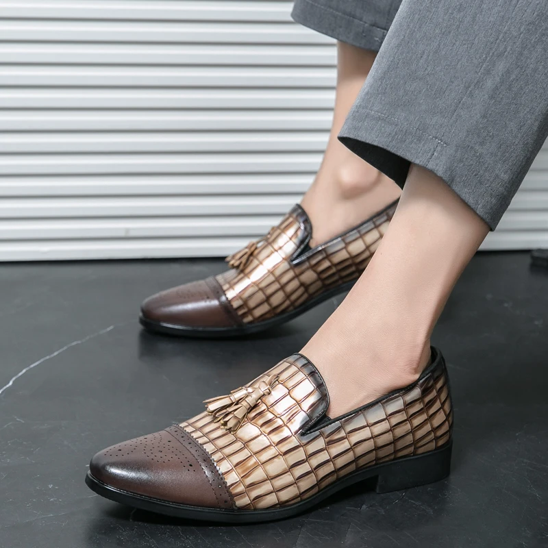 Taglia 38-47 Scarpe da uomo d'affari in pelle di bue stile britannico Casual comode scarpe in pelle alla moda patchwork traspiranti