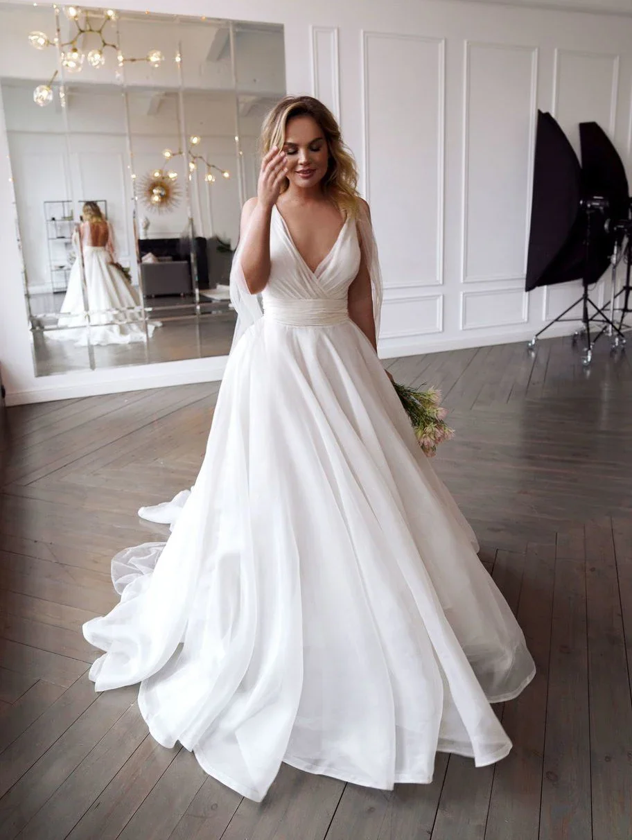 Custom Made Sexy Backless Beach Wedding Dresses V-Neck Pleats A-Line Plus Size Wedding Gowns Princess Bride Dress