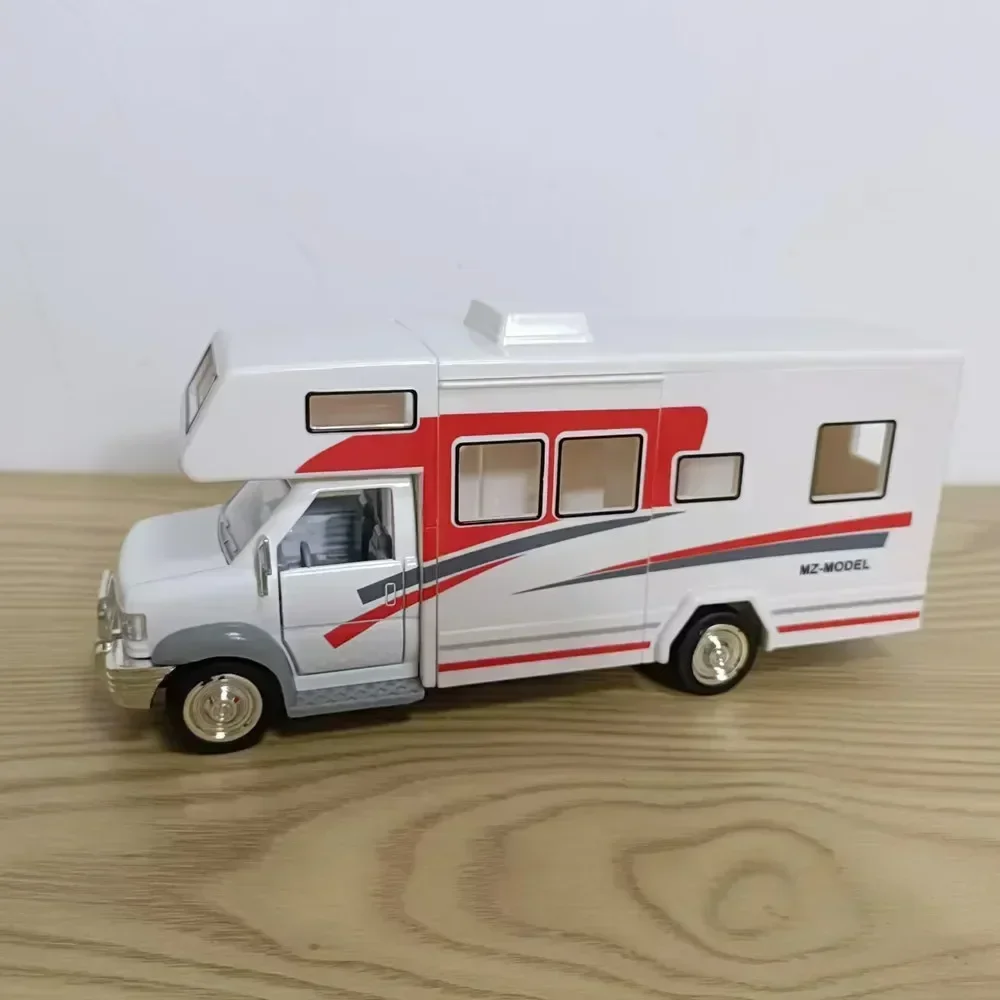 Motorhomes Morto Home Coach Camper Van Model Diecast مع الضوء والصوت التراجع لعبة أثاث السيارة الترفيهية المصنوعة من خليط معدني