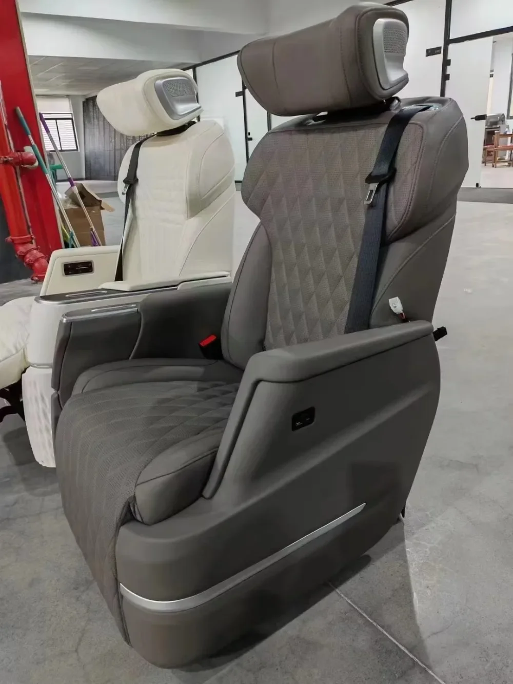 Luxury commercial vehicle seat electric customization