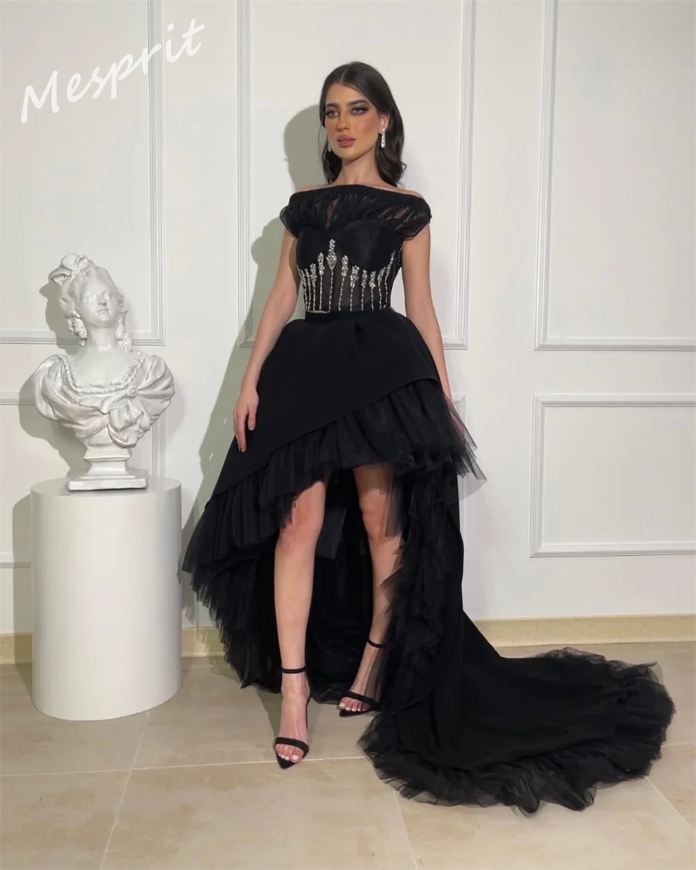 Vestido de baile de graduación elegante y Sexy con hombros descubiertos, vestido de baile de Hi-Lo, quinceañera, tul de diamantes de imitación personalizado, Arabia Saudita